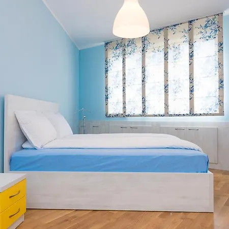 в жълто Apartman *