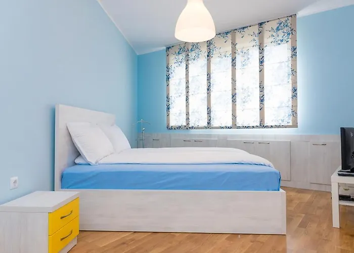 в жълто Apartamento *